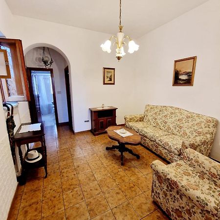 Appartamento-Castro Pretorio Rome Exterior photo